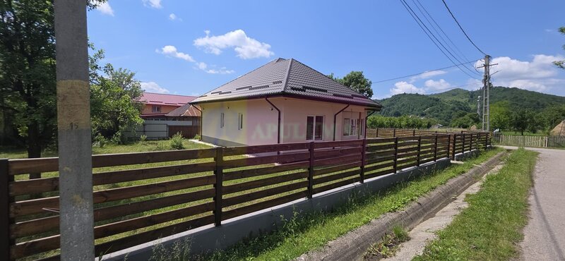 Casa de vanzare cu 4 camere in Brebu