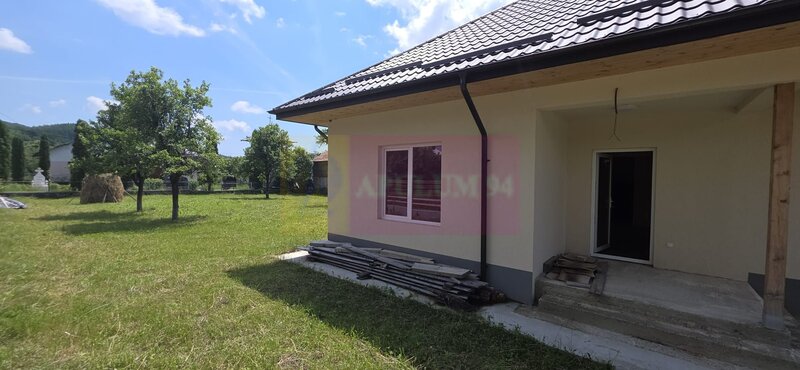 Casa de vanzare cu 4 camere in Brebu